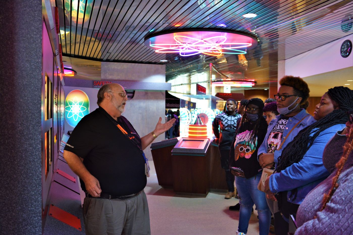 Dr. Robert Fuller, Grand Gulf Nuclear Station senior staff engineer, teaches students about nuclear power.